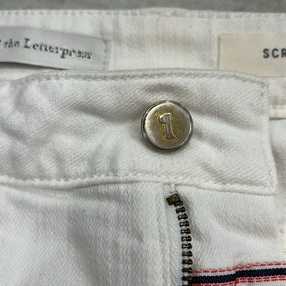 White Pilcro Script Micro Jean Shorts | Size 27 Waist |‎ Excellent Condition - Picture 8 of 12